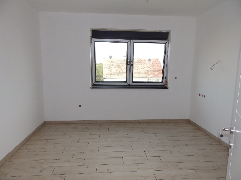 Vy över ett av de tre sovrummen i lägenhet A1239.