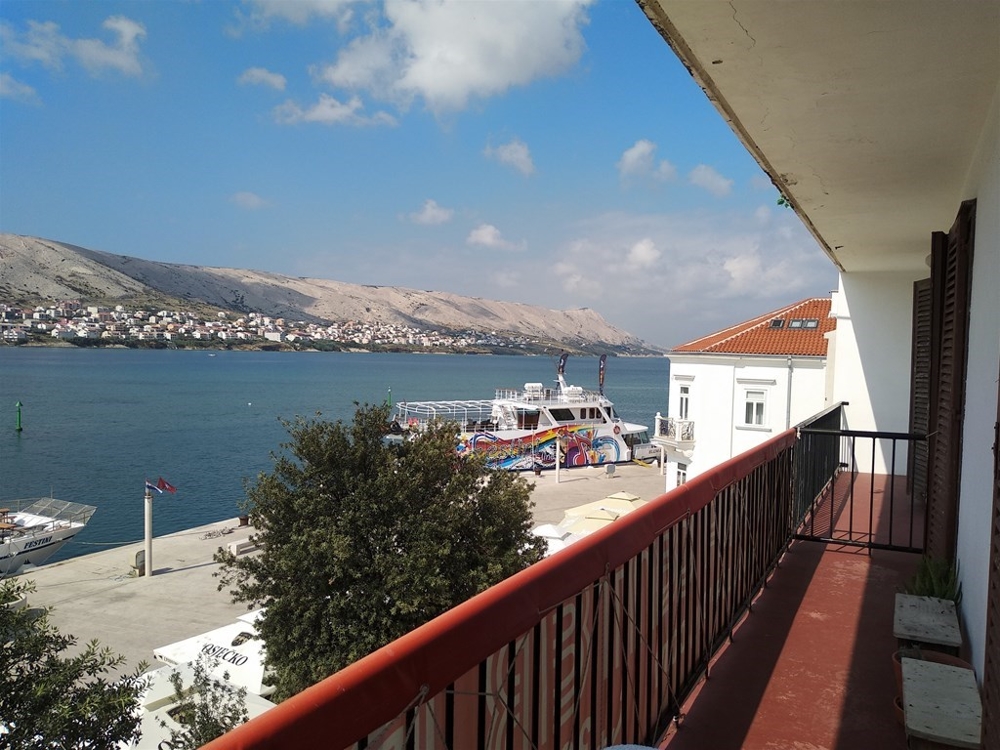 Lägenhet i första raden till havet i Pag, Kroatien till salu - Panorama Scouting.