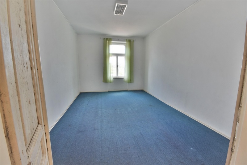 Ytterligare ett rymligt rum.