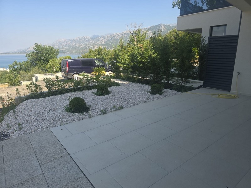 Baksidan av fastighet A23692 nära Zadar.