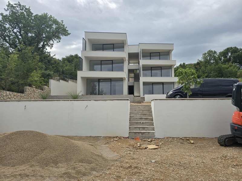 Fastigheter som erbjuder vacker havsutsikt i Zadar och Kroatien.