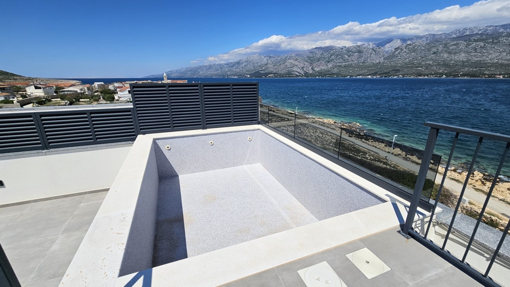 Köp en lägenhet vid havet i Kroatien - Panorama Scouting A2382 i första raden.