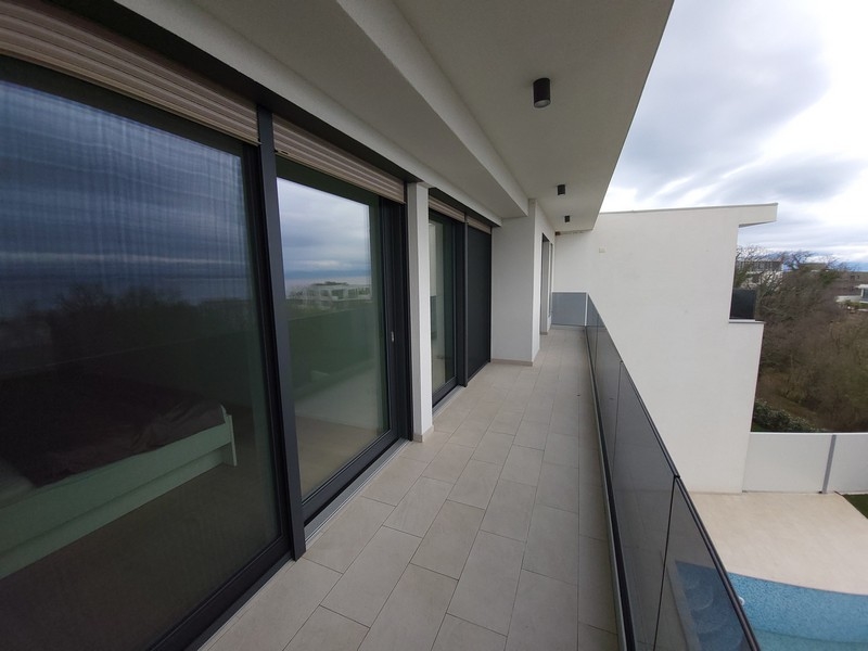 Terrass för fastighet A2417, som är till salu i Kroatien på ön Krk-regionen - Panorama Scouting.