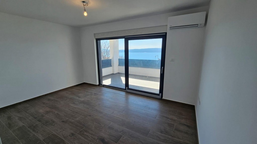 Utsikt över havet från vardagsrummet.