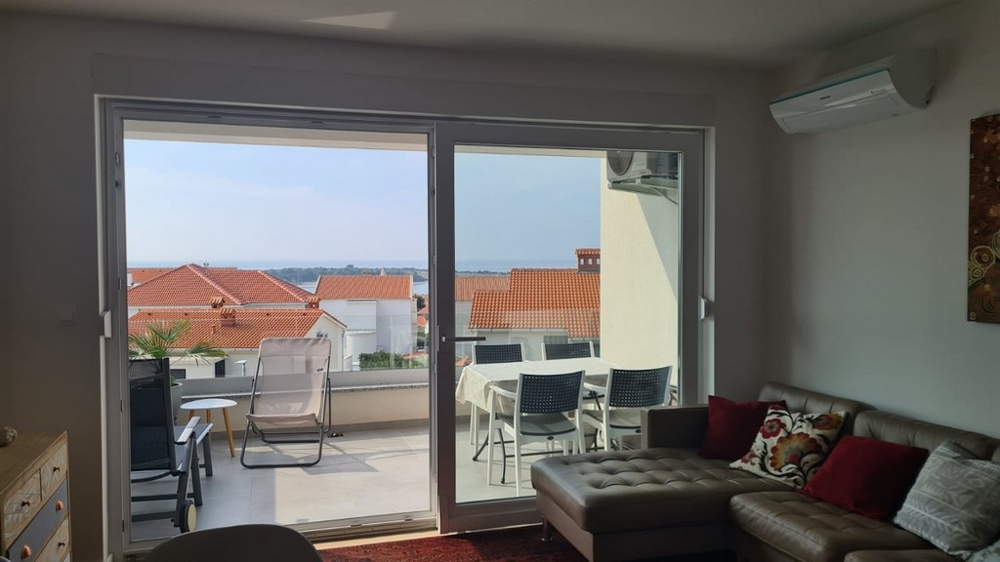 Terrass för fastighet A2636, som är till salu i Kroatien på ön Pag-regionen - Panorama Scouting.