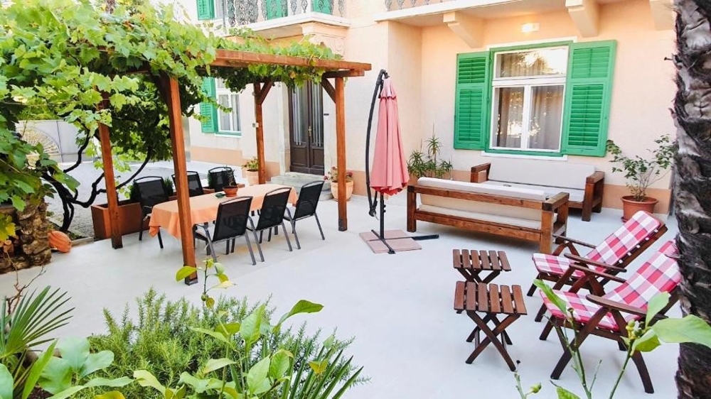 Terrass för fastighet A2669, som är till salu i Kroatien i Opatija-regionen - Panorama Scouting.