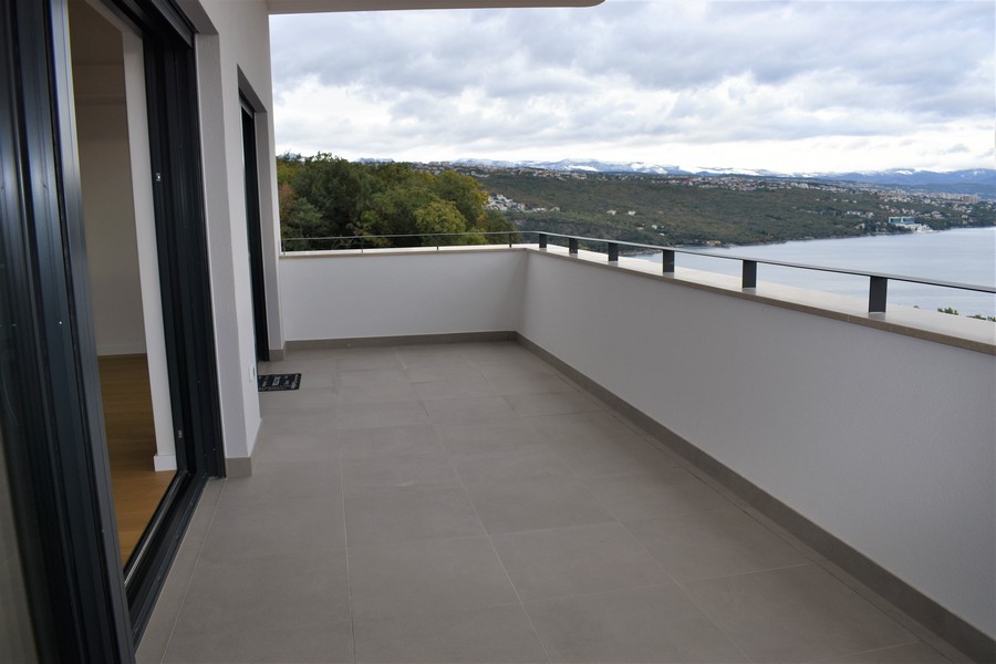 Terrass med havsutsikt på fastighet A2695, som är till salu i Kroatien i Opatija-regionen - Panorama Scouting.