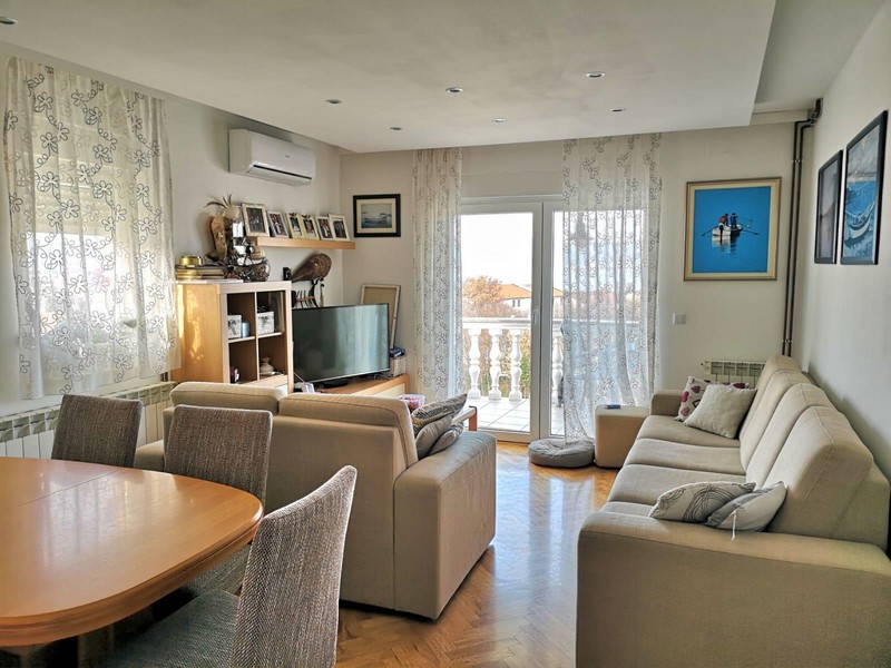 Vardagsrum av fastighet A2713 - till salu i Kroatien på ön Krk.