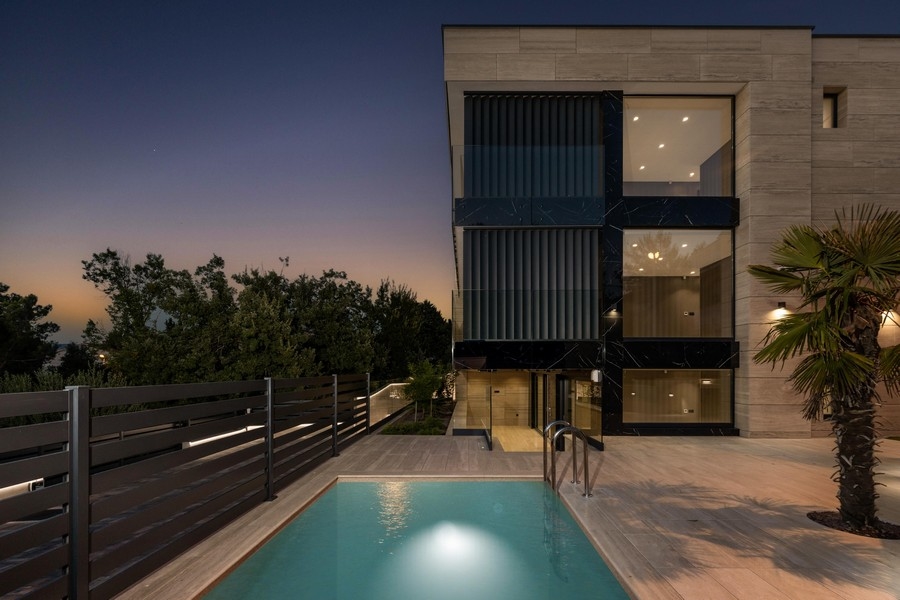 113 m² lägenhet med havsutsikt och pool