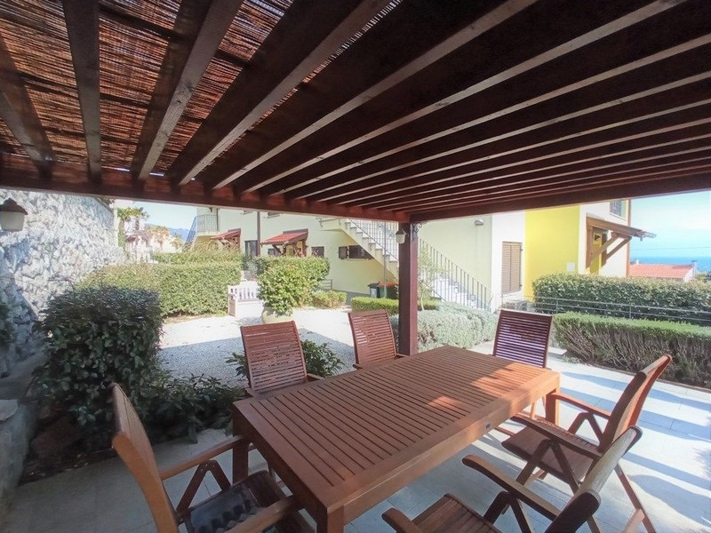 Terrass för fastighet A2757, som är till salu i Kroatien i Lovran-regionen - Panorama Scouting.