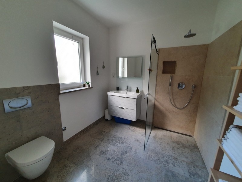 Möblerad lägenhet bara 90 meter från havet