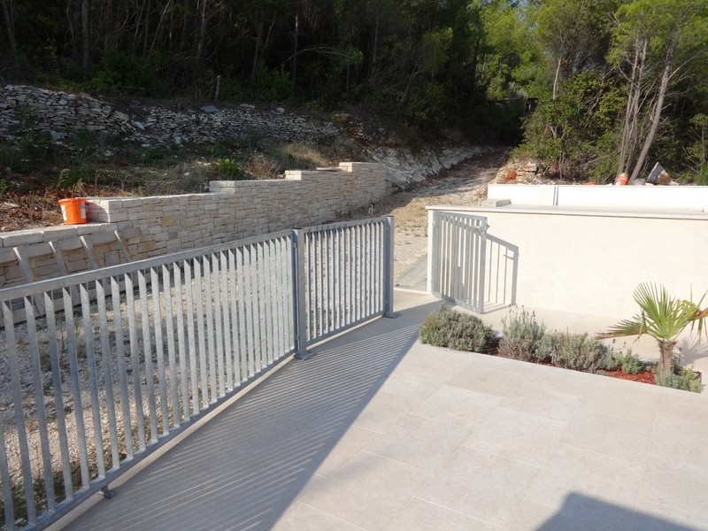 Stor lägenhet, ny byggnad 90 meter från havet