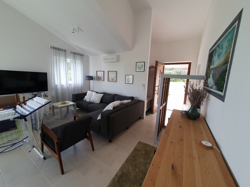 Modern lägenhet med panoramautsikt över havet