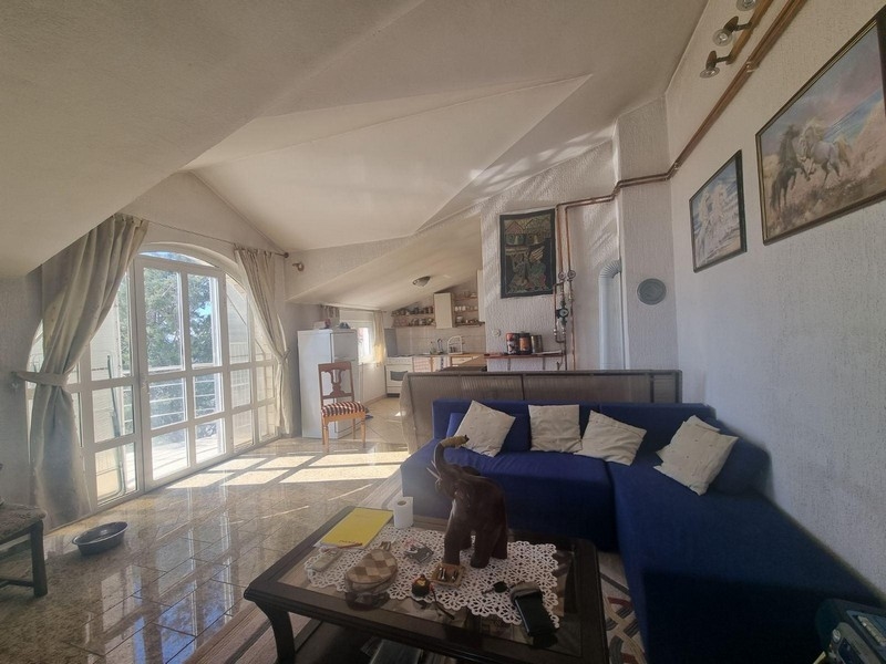 Vardagsrum för fastighet A2799, Novi Vinodolski, Kroatien - Panorama Scouting.