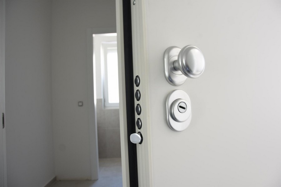 Säkerhetsdörr till fastighet A2810