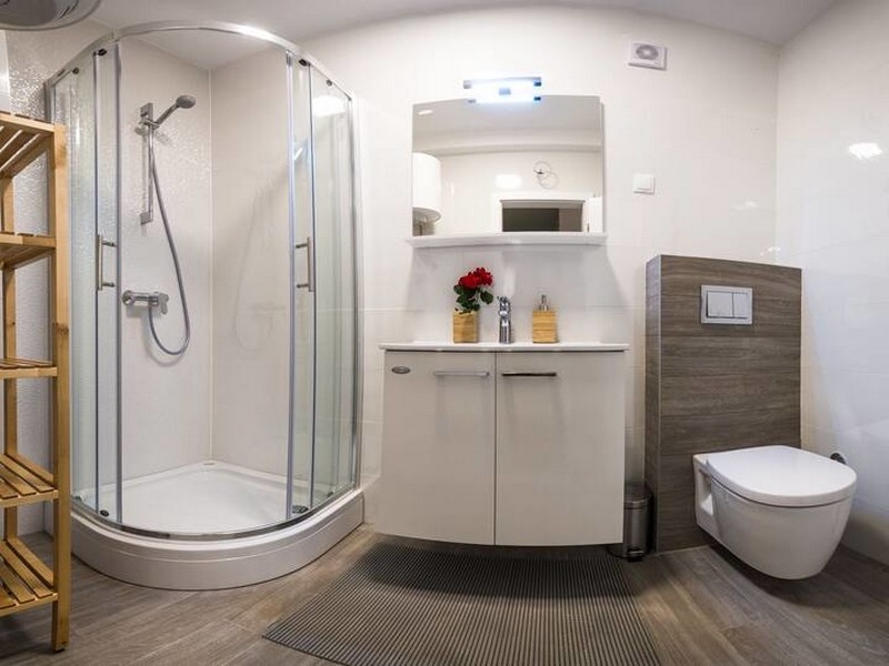 Badrum med dusch - Fastighet A2814, Kroatien.