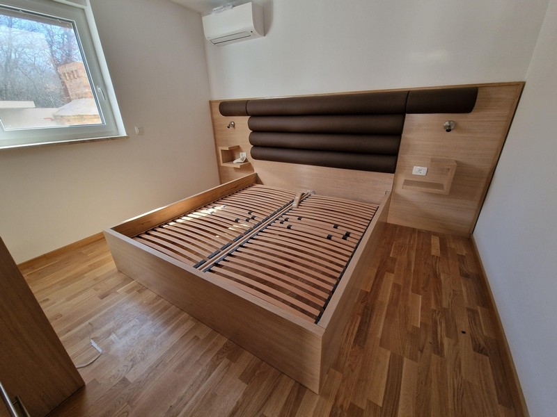 Sovrummet med dubbelsäng.