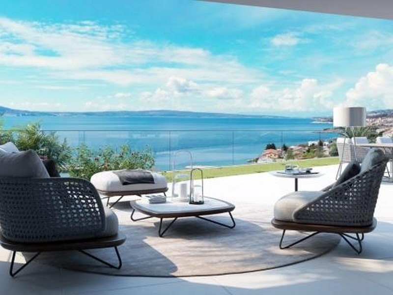 Takvåning med takterrass och havsutsikt