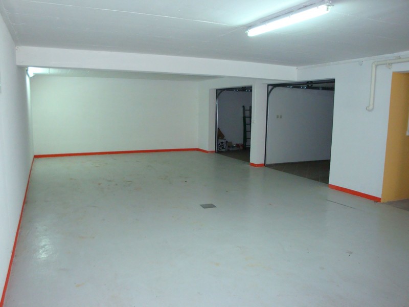 Garage i källaren.
