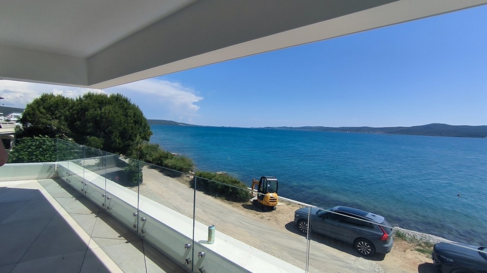 Balkong med havsutsikt.