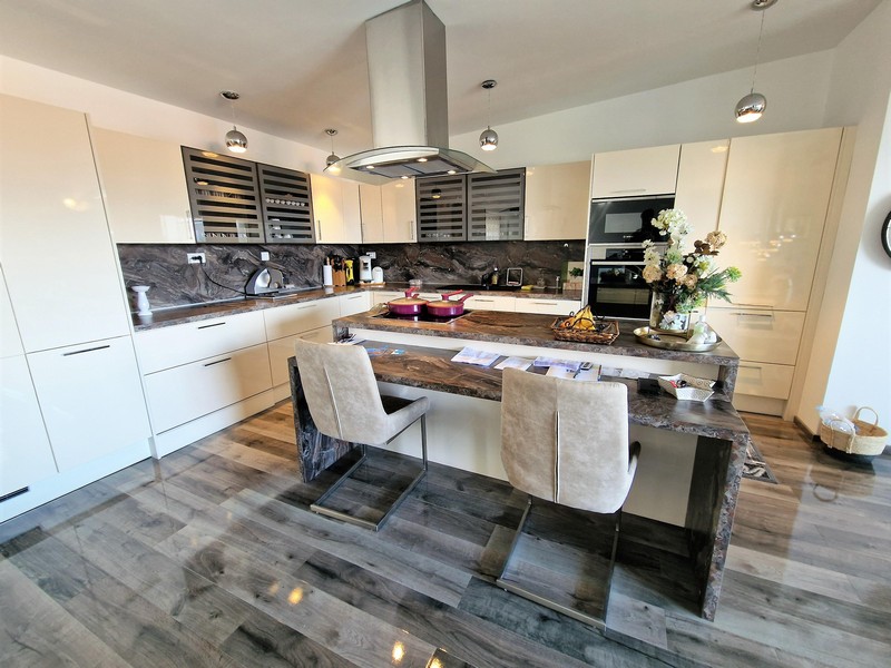 Öppet kök med ö - Fastighet A2901, Kroatien.