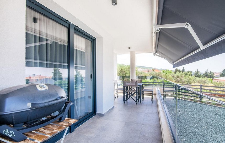 Terrass för fastighet A2903, som är till salu på ön Krk i Kroatien - Panorama Scouting.