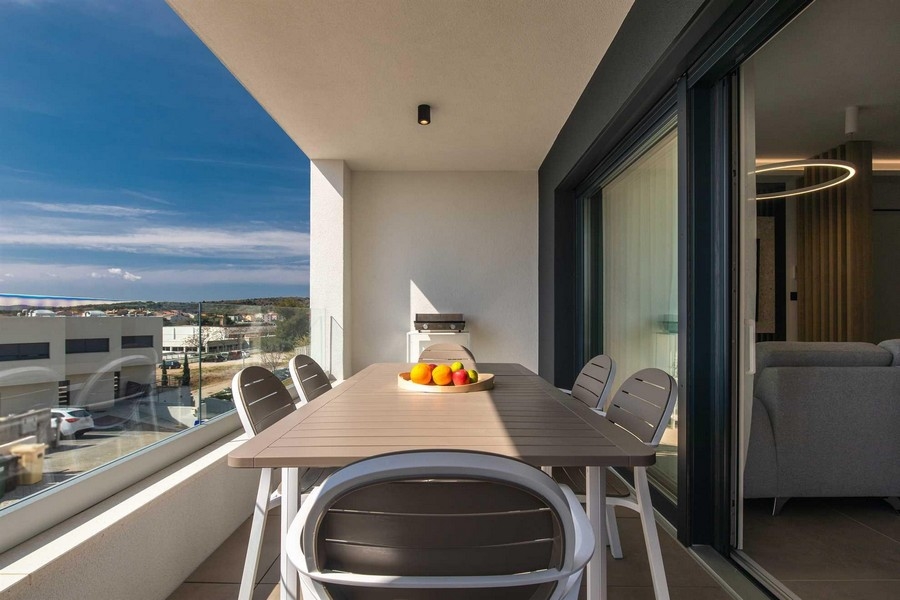 Terrass på övervåningen.