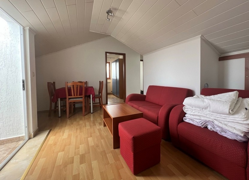 Vardagsrum i lägenhet A2924 på ön Krk i Kroatien - Panorama Scouting.