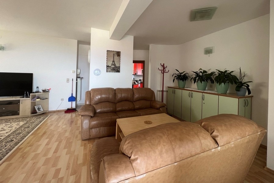 Möblerad boyta på fastighet A2925 i Kroatien - Panorama Scouting.