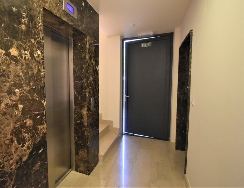 Trapphus med mycket modern hiss