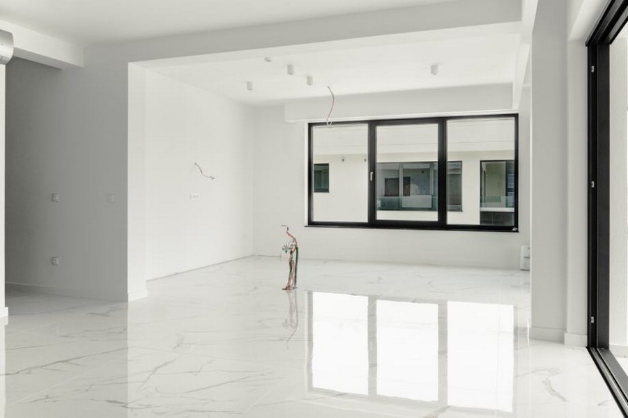 Ljusa rum med stora fönster