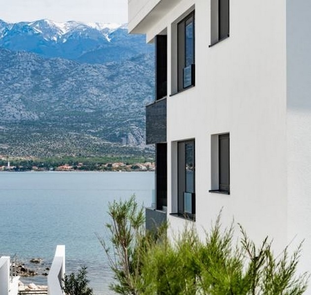 Ny byggnad bara 15 meter från havet