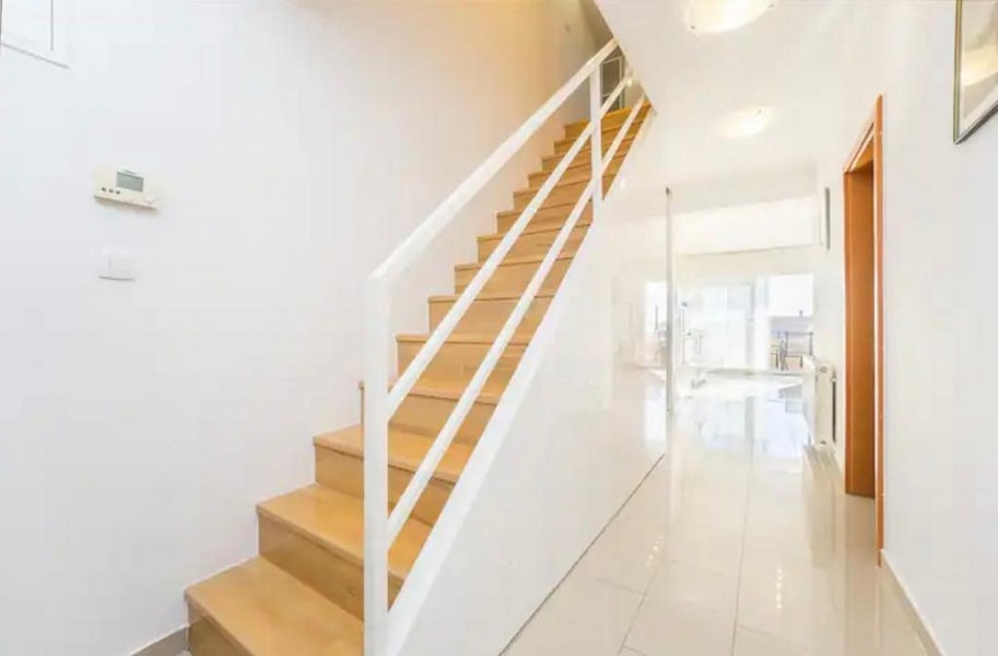 Ljus trappa i lägenheten