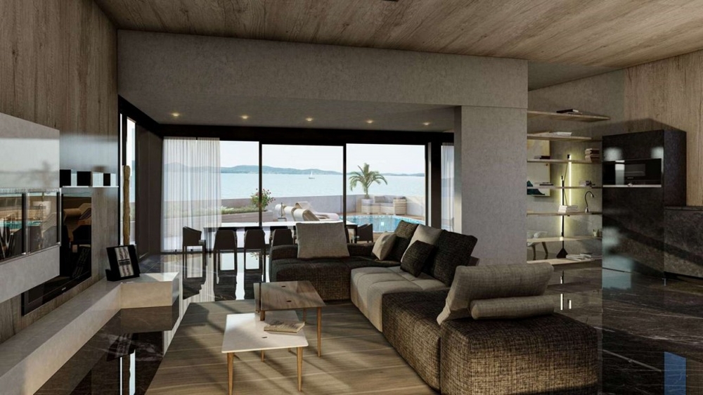 Rymlig terrass med pool och havsutsikt