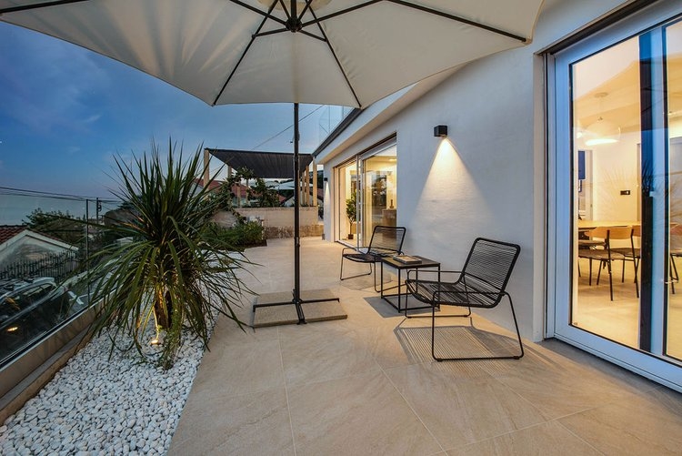 Vacker terrass på fastighet A3007 i Kroatien - Panorama Scouting.