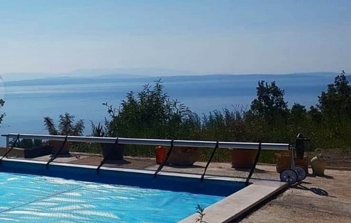 Köp en lägenhet med pool och havsutsikt i Kroatien – Panorama Scouting.