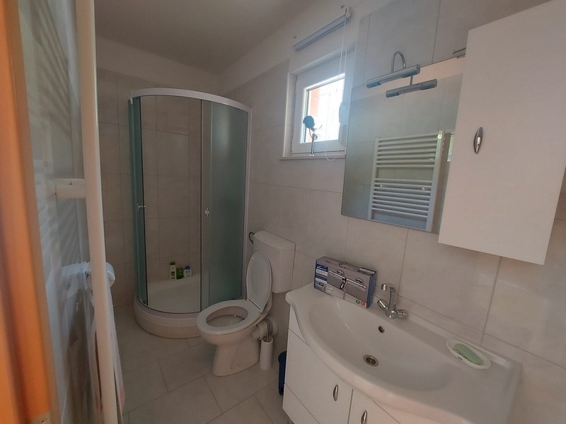 Det andra badrummet - också med en bekväm dusch.