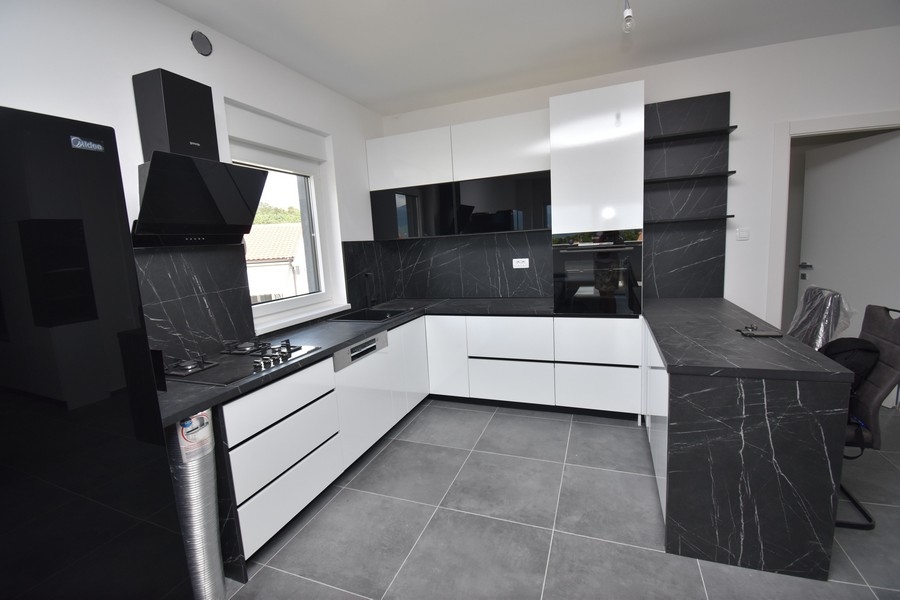 Modernt kök av fastighet A3014, Kroatien.