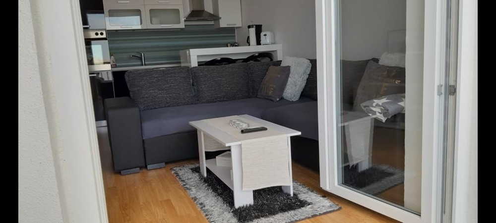 Vardagsrum - taget från fastighetens terrass.