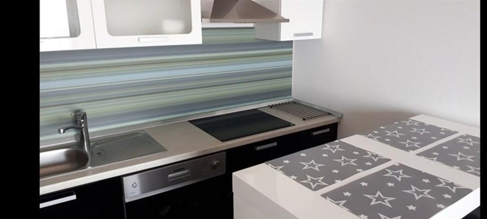 Litet och funktionellt kök.