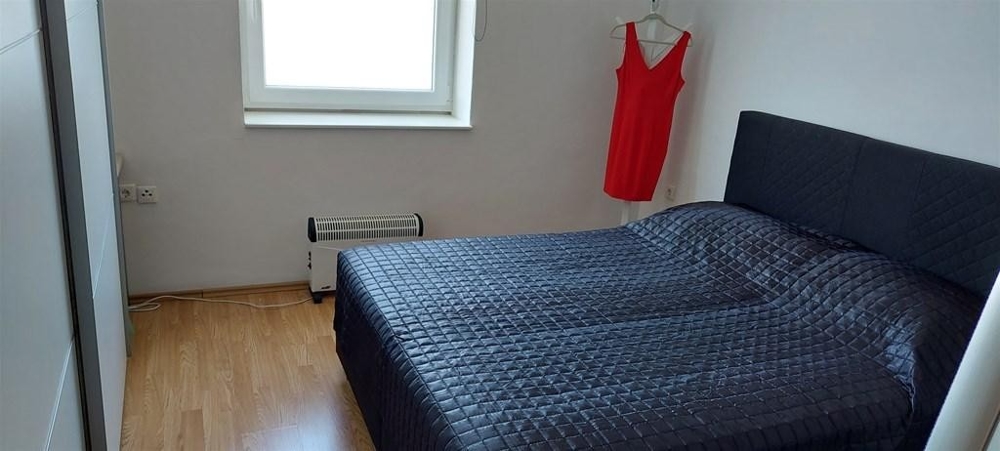 Sovrum med dubbelsäng.