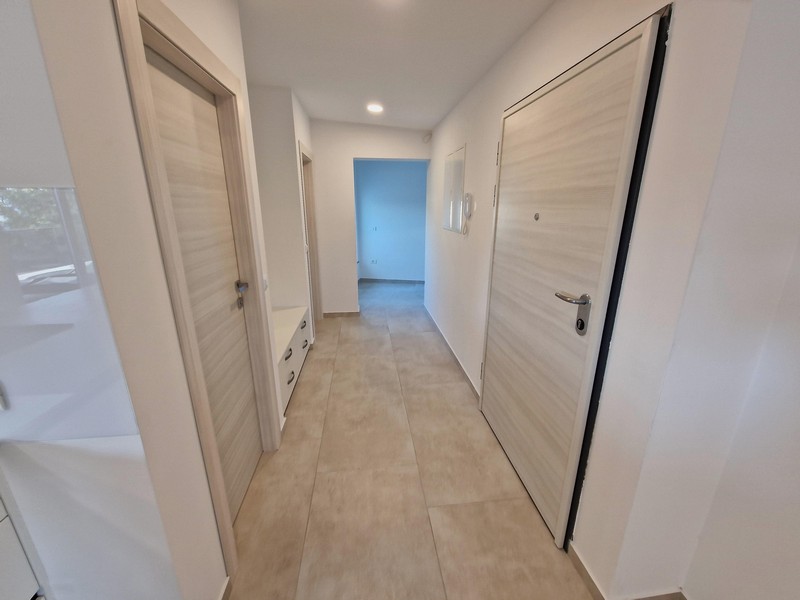 Hall och entré till lägenhet A3043 i Kroatien på ön Krk.