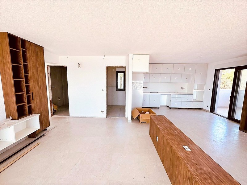 Ljus boyta på fastighet A3057 på Hvar i Kroatien.