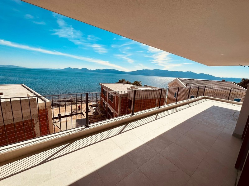 Utsikt från den täckta terrassen på fastighet A3057 på ön Hvar i Kroatien - Panorama Scouting.