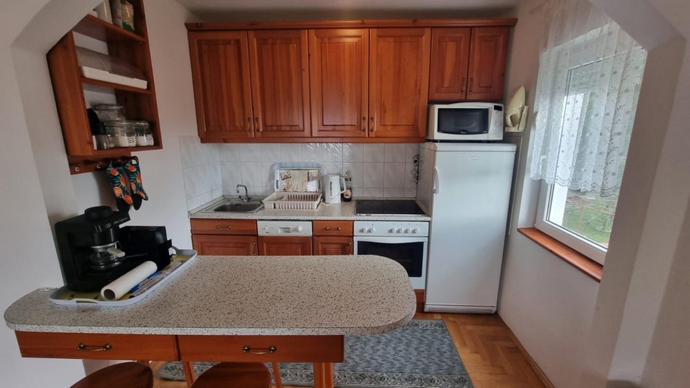 Möblerad lägenhet med två balkonger