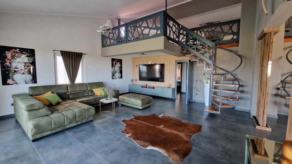 Rymligt vardagsrum i ett lugnt läge nära Porec