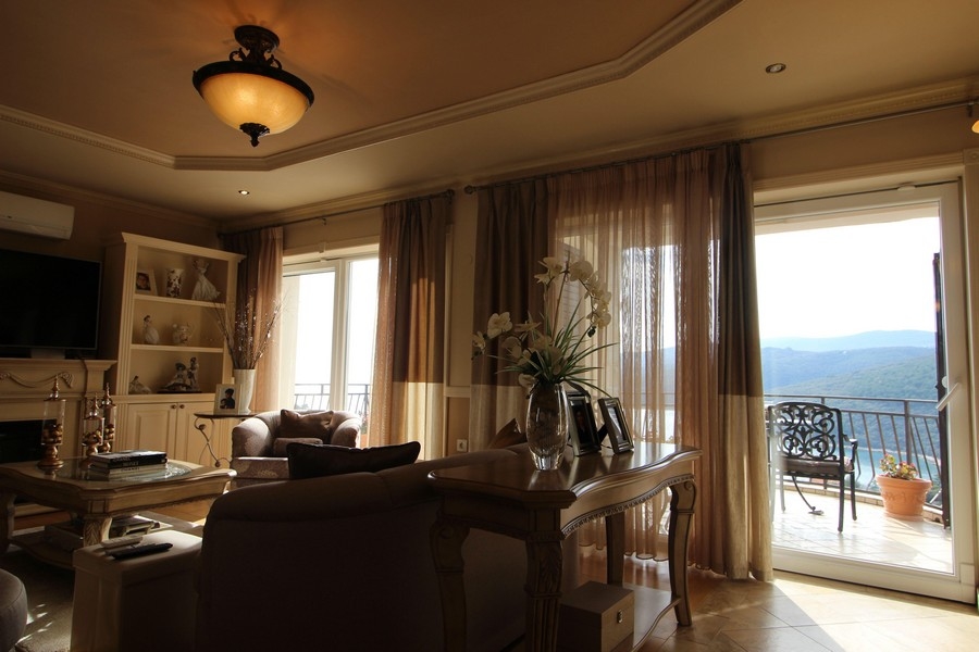 Lägenhet med havsutsikt och terrass