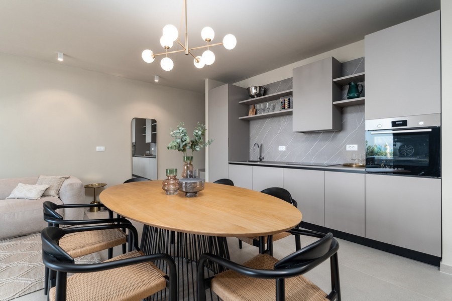 Öppet vardagsrum och matplats med tillgång till terrass i Istrien