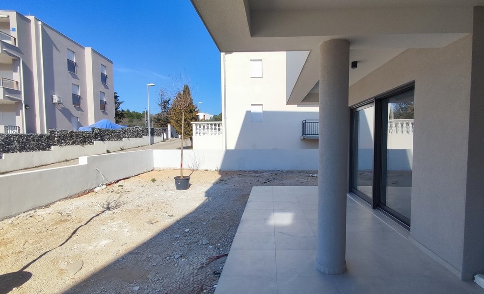 Byggarbetsplats för ett bostadshus med havsutsikt i Kroatien