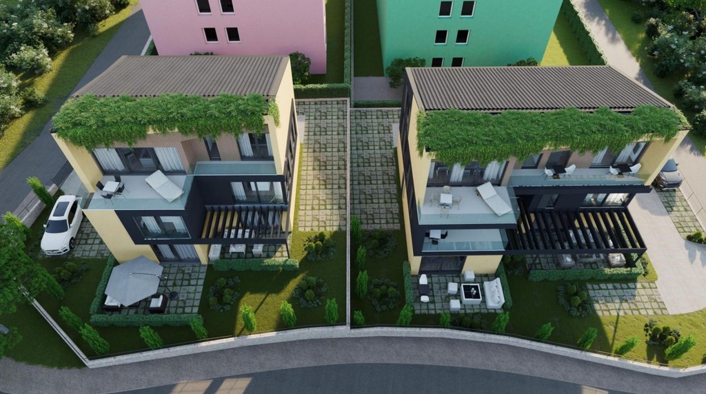 Flygfoto över hus med terrasser och trädgårdar